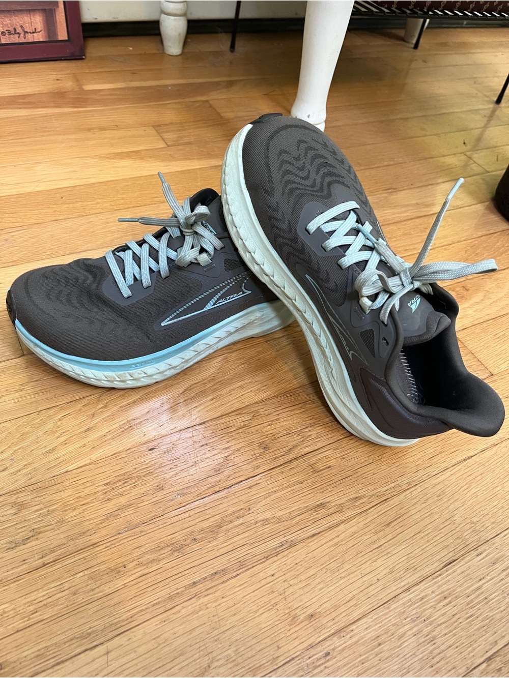 Altra Women's size 7.5 Running Shoes Sneakers - Picture 3 of 15